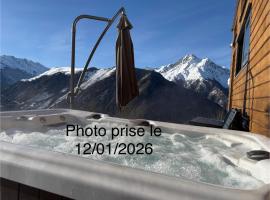 Tiny House tout confort au cœur des Pyrénées calme, vue et détente，位于Grailhen的酒店