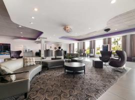 Clarion Inn & Suites Across From Universal Orlando Resort，位于奥兰多的酒店