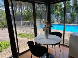 Relaxing Oasis for Families- Pool& Lush Yard