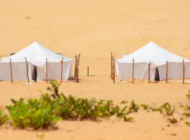 Eden Lodge - Desert Camp，位于Kébémèr的酒店