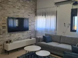 הפינה של פנינה במושבה