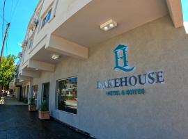 LakeHouse Hotel & Suites，位于维拉卡洛斯帕兹的酒店