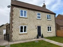 4 Bed - Sleeps 10 - Pets - Parking - Games Room