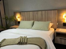 Fourteen38 Mews Guesthouse，位于Dwarsloop的酒店