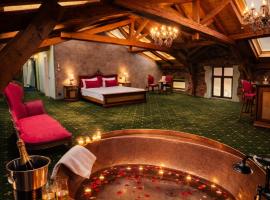 JMR Splendor - Private Sauna & Bathtub Suites，位于康斯坦察的酒店