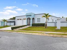 Zaturn Residence Modern 3BR Home with Private Pool，位于阿提约的酒店