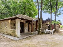 Gorgeous Home In Lonnes With Heated Swimming Pool，位于Salles-de-Villefagnan的酒店