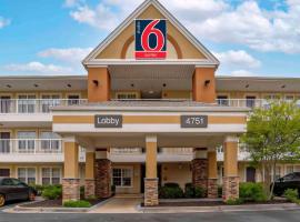 Studio 6 Extended Stay Huntsville, AL - US Space & Rocket Center，位于亨茨维尔的酒店