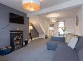 Hastings House - Modern 2 Bedroom House in Central Luton & Near Airport