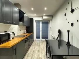 Komfortowe mieszkanie z prywatnym parkingiem