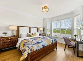 Catina - Freshly renovated stylish 2BR 2BA condo in Lely Resort with lake & golf course views private lanai and access to pool gym tennis and more! Prime location just minutes from Naples beaches and 5th Ave, perfect for a relaxing Florida getaway!