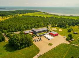 卡萨里度假中心酒店，位于Käina的酒店