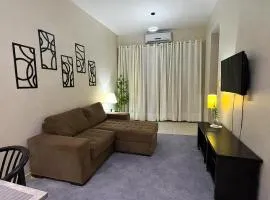 Flat central com estacionamento