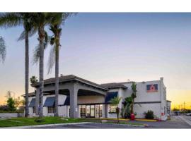 Motel 6 Artesia CA，位于阿蒂西亚的酒店