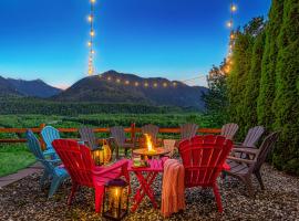 EmeraldRidge Retreat - 180 Degree Amazing View & Firepit & BBQ，位于奇利瓦克的酒店
