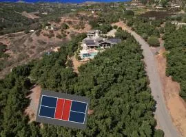 Private Pickleball Villa, Pool Oasis & Chic Casita