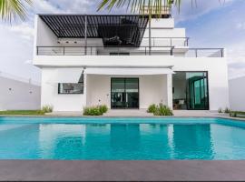 Casa Francia Celebración Pool Starlink，位于Cedro的酒店