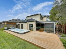 Luxury Family Retreat in Craigieburn，位于克莱基伯恩的酒店