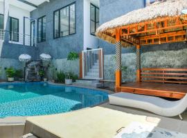 Urbanview Golden Barbie near Jawa Timur Park 2，位于特勒贡的酒店
