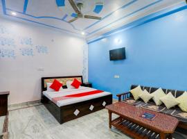 Hotel O Grand Village，位于Jhūsi的酒店