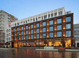 Ramada by Wyndham Zalau，位于札勒乌的带停车场的酒店