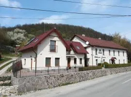 斯卡尔纳玫瑰旅馆 - 科维罗萨酒店