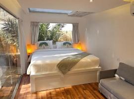 Hidden Valley GLAMPING，位于富查伊拉的酒店