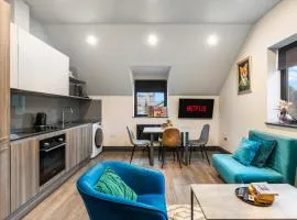 Spacious 2-Bed Apartment Near Seafront