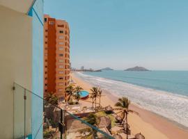 Garner Hotel Mazatlan Beach by IHG，位于马萨特兰的酒店