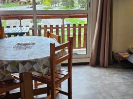 Studio lumineux et cosy avec vue montagne 7è étage，位于Superdevoluy的酒店