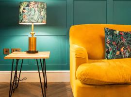 NEW - Dashwood Apartment - Two-Bed Apartment with Hot Tub，位于巴斯的酒店