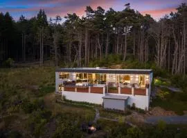 Anchor Cove - Oceanfront, Hot Tub & Fireplace