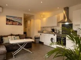 My House Lyon 8, Familiale -climatisation-Metro