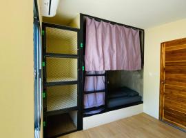 The 10 Club Hostel，位于通萨拉的酒店