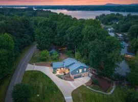 Coves End by AvantStay Dock Game Room Fire Pit Forest Views