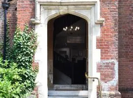 Canterbury Hotel Cottages and Apartments