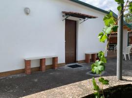 Casa dei Gigli relax and vacation among flowers and fruits，位于马斯卡卢恰的酒店