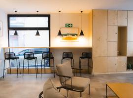 Urban Cube Hostel Granada，位于格拉纳达的酒店