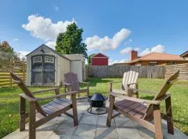 Walk to Lake Jackson Family Home with Lanai and Yard