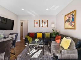 3BR Home 2 Baths Bonus Room, Minutes to NYC，位于哈肯萨克的酒店