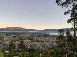 Casa con Vista Única a 10 minutos de Cuenca
