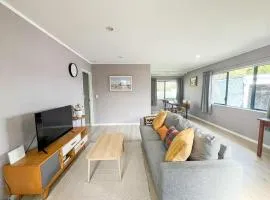 Entire Home Lovely 2BR w 3Bed Cosy n Convenient