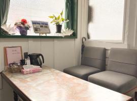 ゲストハウスまるとく，位于舆论町的酒店