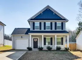 4 Mi to Kings Mountain Quiet Getaway with Yard!