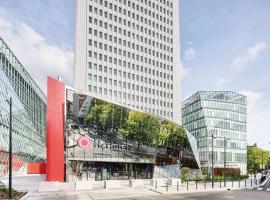 H4 Hotel Wyndham Paris Pleyel Resort，位于圣但尼的酒店