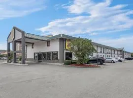 Super 8 by Wyndham Valdosta GA I-75