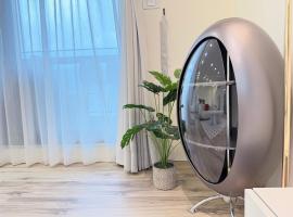 拾月頭城無邊際游泳池溫泉房，位于头城的带泳池的酒店