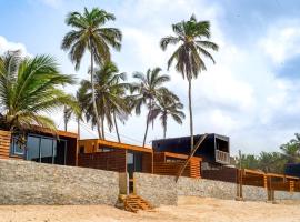 Selah Beach Cabins，位于Trofwi的酒店