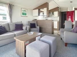 Premium Lodge - Sleeps 8 - Seton Sands Beach，位于塞顿港的酒店