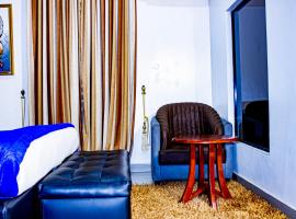 Fobbs Apartment and Suites，位于阿沙巴的酒店